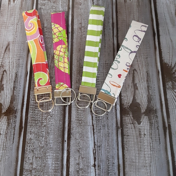 Pinapple key chain wristlet - Picture 2 of 4